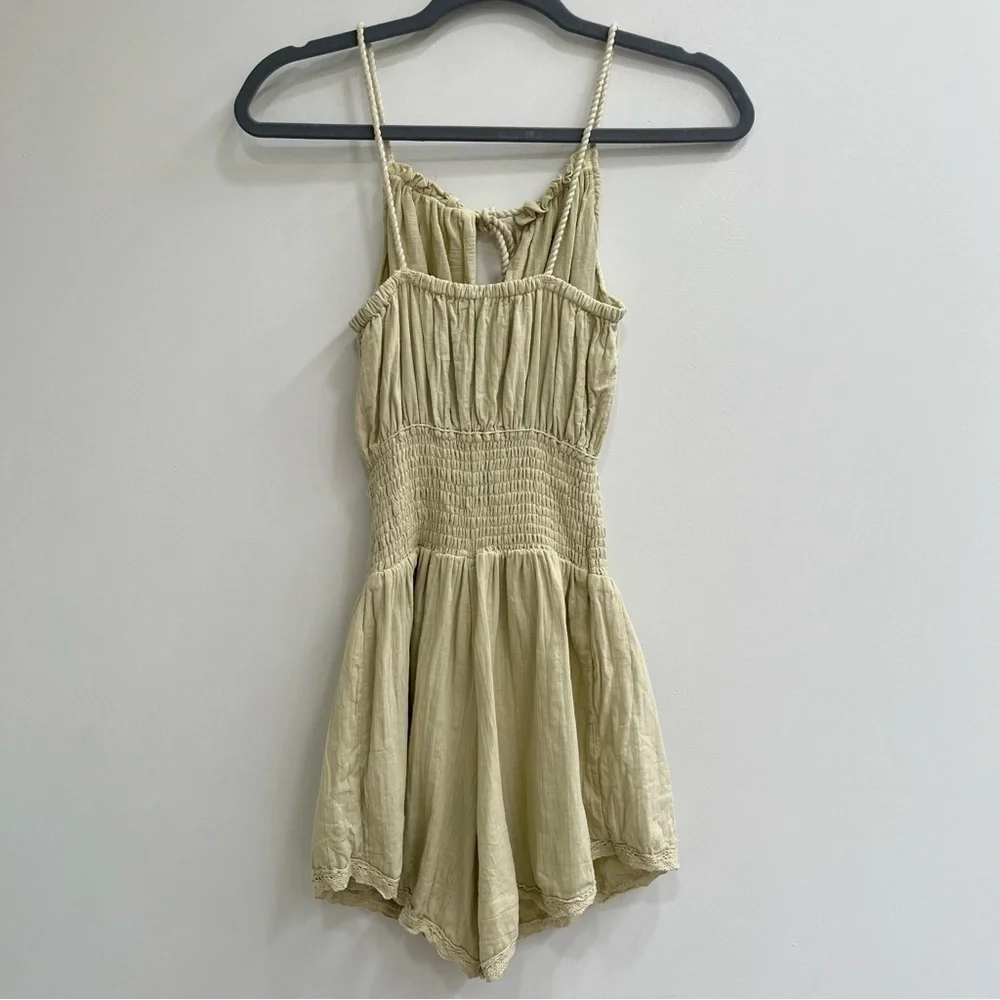 NWT Jens Pirate Booty Gauzy Cotton Smocked Cut Out Romper Celery Green Size XS - Picture 3 of 9